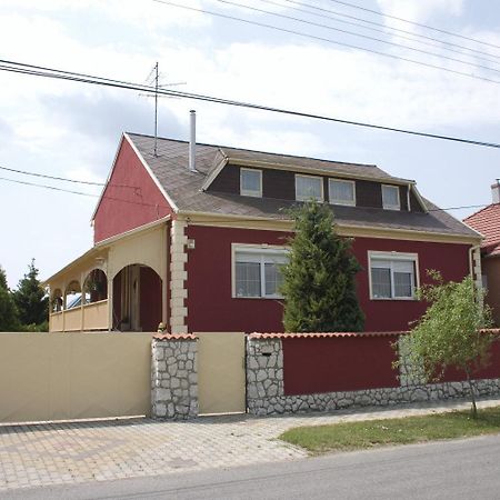 Erdos Apartments Mosonmagyarovar Exterior photo